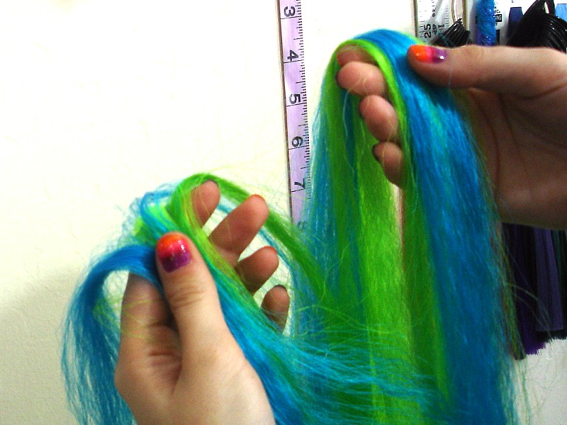 Image: Splitting the bundle of hair in half
